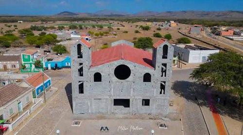 Maio: Le comité d'entreprise collecte des fonds pour terminer la chapelle São José