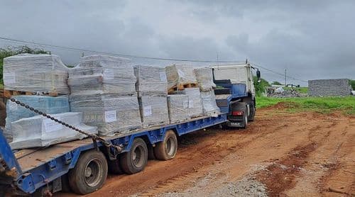 São Miguel recebe donativos da Associação Abraçar São Tomé e Príncipe para apoiar famílias afectadas pelas chuvas