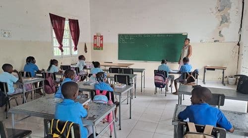 São Salvador do Mundo: Fissuras e infiltrações preocupam comunidade educativa de Picos Acima