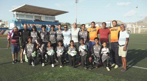 Futebol: Internacional Vozinha e parceiros presenteiam São Vicente com escola gratuita de guarda-redes