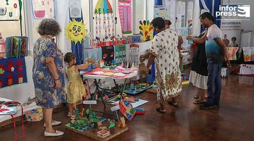 Exposição pedagógica na EU Católica realça valências da expressão artística na aprendizagem das crianças