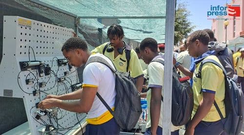 Santa Catarina: Escolas Secundárias realizam feira das profissões para orientar alunos sobre futuras escolhas 