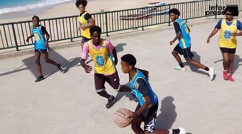 Maio: Escola DjarmaiBasket em intercâmbio com jovens da ilha de Santiago no âmbito do programa Mobjovem