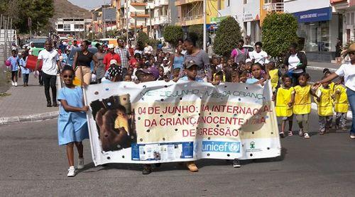 Santa Catarina: Crianças marcham contra abusos e agressão sexual