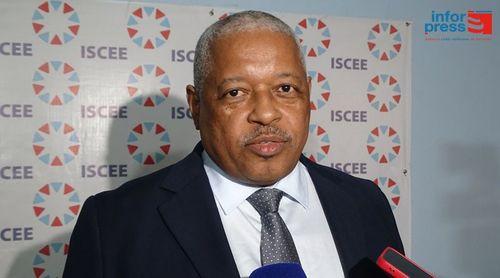 ISCEE lança primeira edição da revista universitária de investigação denominada "REUNI"