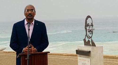 Maio: Compositor Betú homenageado com silhueta na avenida Amílcar Cabral