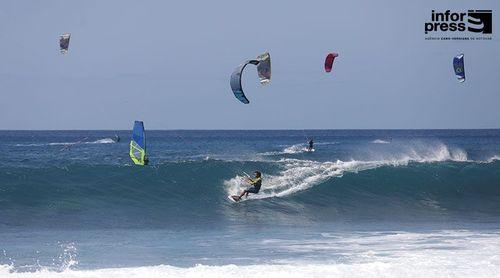 Desporto Náuticos: Ponta Preta prepara-se para acolher os melhores velejadores do mundo de kitesurf e wing-foil (c\vídeo)