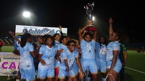 São Vicente: Seven Stars é bi-campeã nacional de futebol feminino