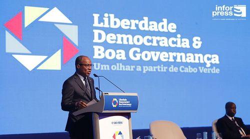 Primeiro-ministro quer entidades políticas a assumirem democracia e boa governança como “forte compromisso” político