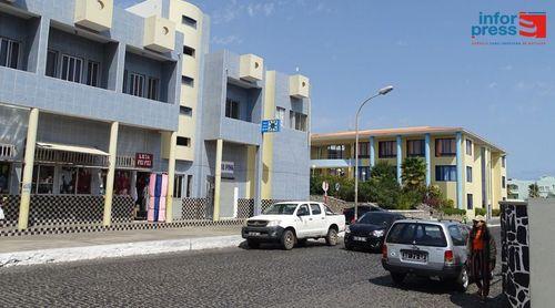 Porto Novo: Ministro da Energia inaugura dois postos de carregamento de veículos eléctricos