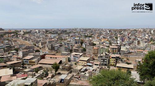 Ministro da Educação e ministra das Infraestruturas visitam obras do novo liceu da Várzea