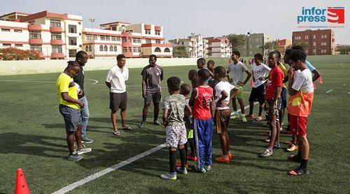 Praia:  Hélio Varela visita escolas de futebol e acalenta sonho de representar Cabo Verde num Mundial 