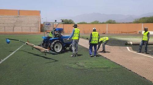 Futebol/Porto Novo: Trabalhos de colocação da nova relva sintética para o Estádio Municipal já arrancaram