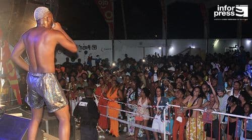 São João Baptista/Brava: Público amanhece vibrando ao som do MC Acondize