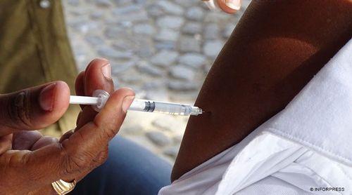 Autossuficiência de África em vacinas vai começar com uma doação de mil milhões de dólares