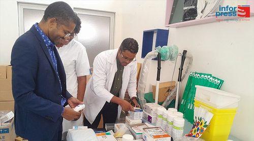 Maio: Associação Amigos de Cabo-verdianos em Deljzil apoia a Delegacia de Saúde com materiais hospitalares