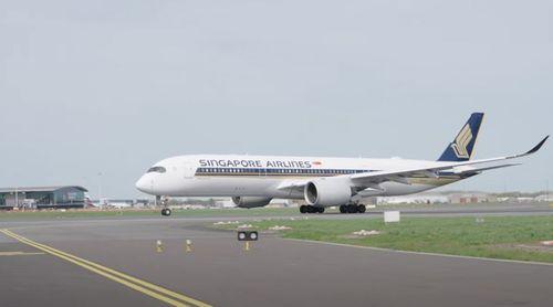 Um morto e vários feridos num voo da Singapore Airlines devido a turbulência