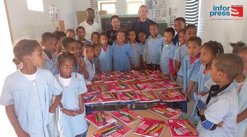 Porto Novo: Escola Básica Alberto Morais recebe doação em materiais escolares para os alunos carenciados