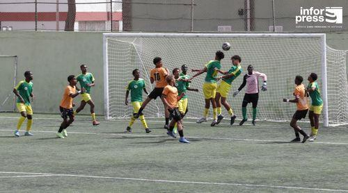 Futebol/Sub-17: Escola Vitória e Sporting da Boa Vista disputam lugar nas meias-finais do campeonato nacional