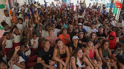 Circuito de Ponta Preta: Mundialistas incentivam crianças da EBO Kim Barbosa a conciliar os estudos com a prática desportiva (c\vídeo)