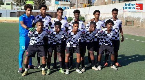 Futebol/Sub-17: Batuque goleia EFIZ (4-0) vence Grupo A e vai enfrentar Escola Vitória (Maio) nas meias-finais
