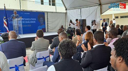 Santiago Norte: Primeiro-ministro reafirma compromisso do Governo em “assegurar o bom funcionamento” do sistema educativo