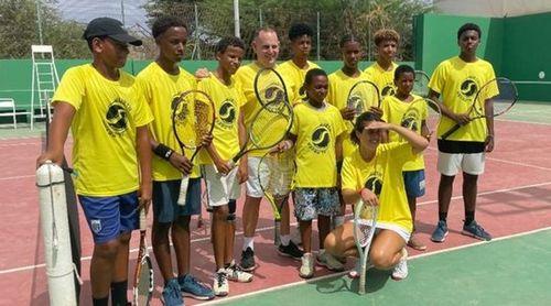 Ilha do Sal: Técnicos da escola de ténis espanhola “Justo Al Revés” na ilha para formação a monitores e jogadores