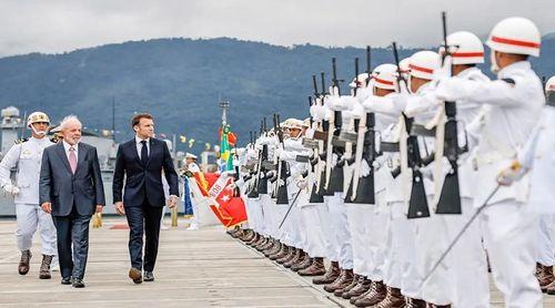 Lula da Silva e Macron lançam ao mar submarino desenvolvido em cooperação
