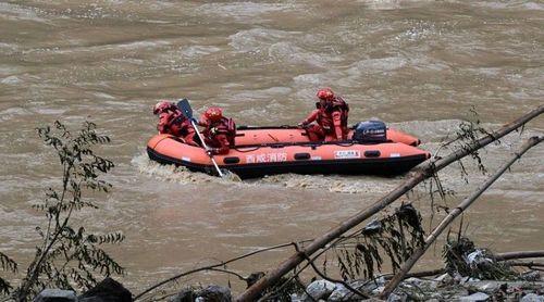 Dezenas de pessoas desaparecidas na China em inundações que fizeram 25 mortos