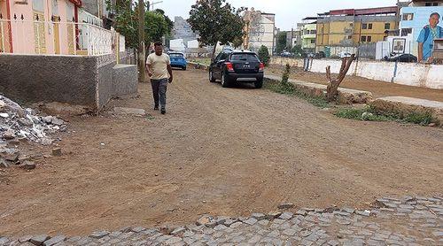 Praia: UCID pede “intervenção urgente” da câmara em obras “inacabadas e abandonadas” em Lém Cachorro