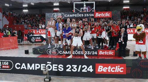 Portugal/Basquetebol: Cabo-verdianos Betinho Gomes e Ivan Almeida tricampeões nacionais pelo Benfica