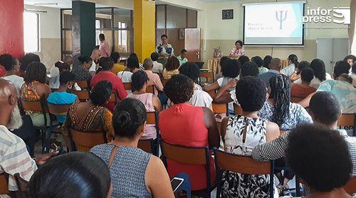 Ano lectivo 2024/25: Professores da Ribeira Grande debatem temática da "Saúde Mental na Educação" em "Setembro amarelo"