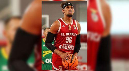 Basquetebol: Ivan Almeida nega contactos com agentes dos clubes de Portugal