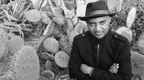 Poeta José Luiz Tavares lança dois livros na ilha do Maio e anuncia novo projecto literário