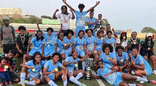 Futebol feminino: Seven Stars continua sem qualquer golo sofrido a uma jornada do fim do regional de Santiago Sul