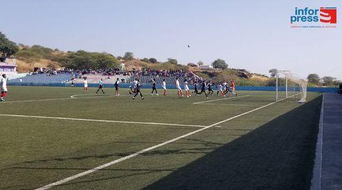 Futebol/Fogo: Académica goleia Botafogo (4-0) e fica a duas vitórias de conquistar o título regional