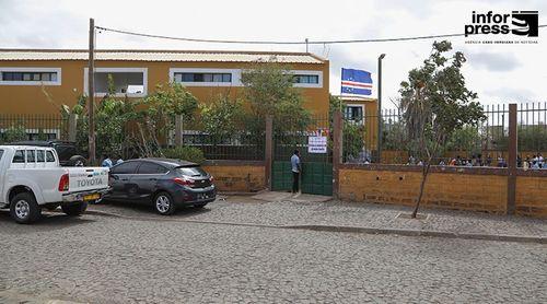 Acrides e parceiros entregam Espaço Cantinho Escolar na escola do ensino básico de Achada Mato