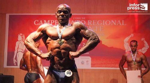 São Vicente: Bodybuilder Bana vence competição regional de fisiculturismo aos 57 anos 