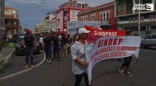 São Vicente: Professores apelam ao “bom-senso” dos deputados e que “não se transformem em carrascos da classe” – Sindep