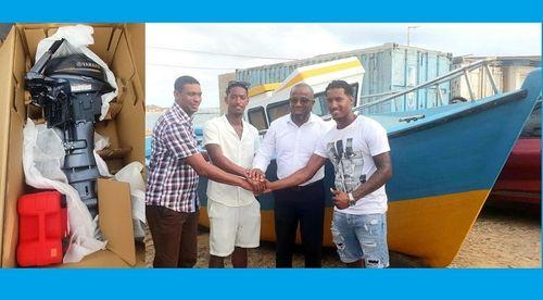 Boa Vista: Câmara Municipal entrega dois botes e cinco motores para os pescadores locais