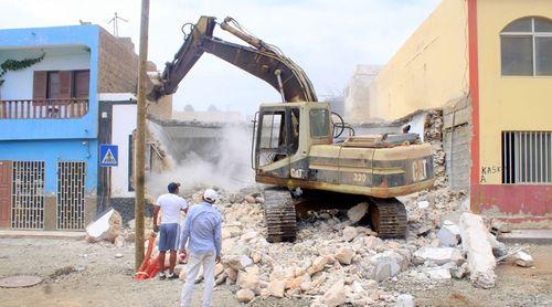 Demolição da antiga sede da Académica da Boa Vista marca início da construção da nova (c/áudio)