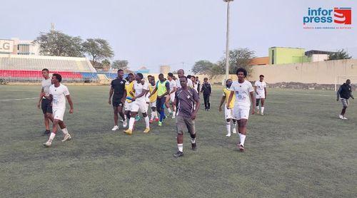 Futebol/Santiago Sul: Académica vence Bairro e é primeira finalista da Taça Praia