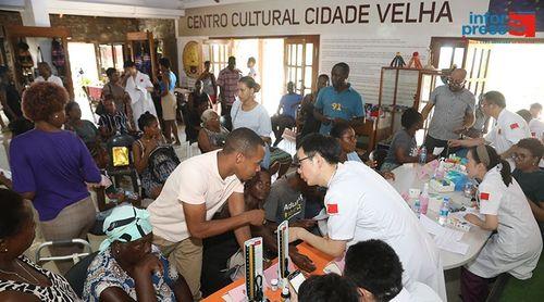 Equipa médica chinesa destaca esforços incansáveis na cooperação na área da saúde em Cabo Verde