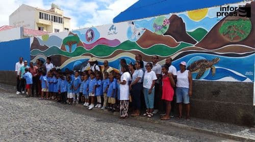 Porto Novo: Escola básica de Branquinho recebe pintura interna e externa e mural sobre biodiversidade